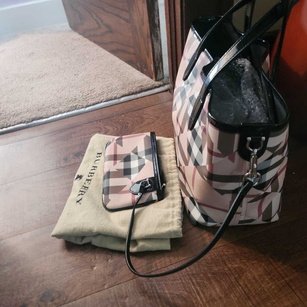 SAVED for firstdownkicks: Burberry Tote/Shlder removable pouch  All Authentic - Picture 2 of 12